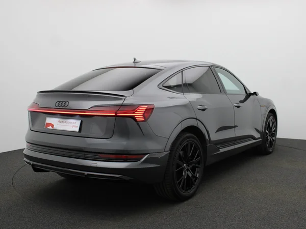AUDI e-tron Sportback (2022) — foto 12 van 20