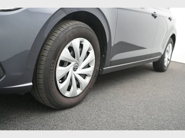 VOLKSWAGEN Polo (2023) — foto 24 van 25