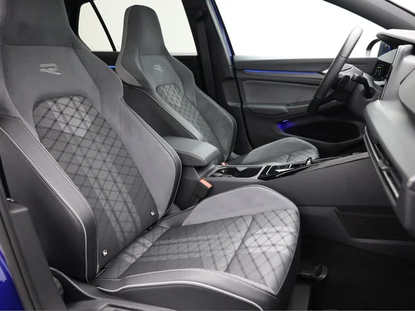 VOLKSWAGEN Golf VIII (2024) — foto 16 van 21