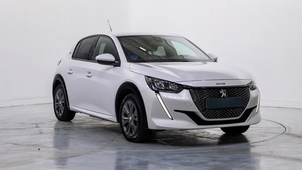 Peugeot E-208 (2021) — foto 49 van 51