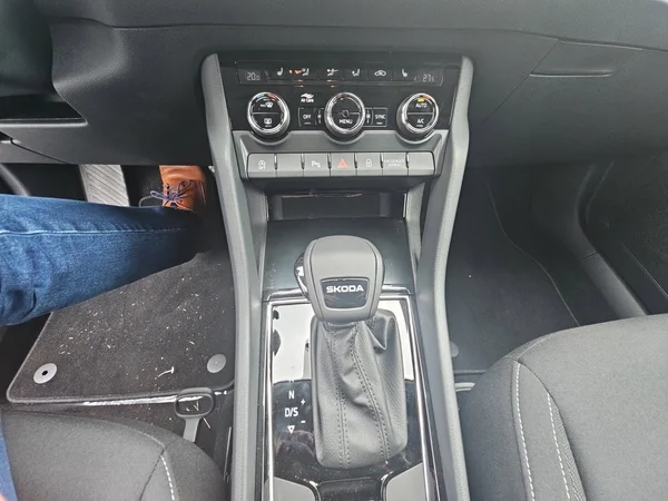 SKODA Karoq (2025) — foto 5 van 28