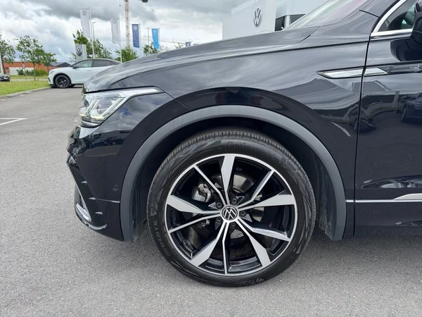 VOLKSWAGEN Tiguan (2021) — foto 19 van 24