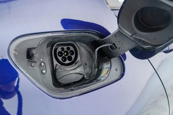 Volkswagen E-Golf (2019) — foto 3 van 75