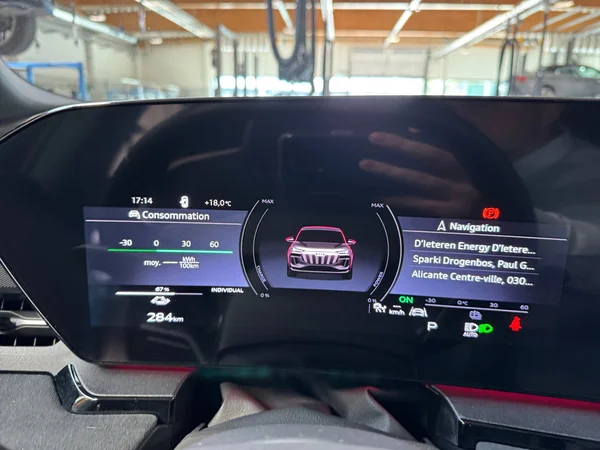 AUDI Q6 e-tron (2025) — foto 2 van 25