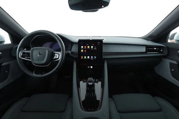 Polestar 2 (2022) — foto 3 van 16