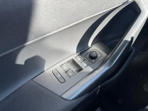 VOLKSWAGEN Polo (2023) — foto 21 van 32
