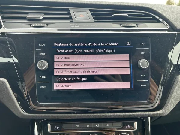 VOLKSWAGEN Touran (2020) — foto 14 van 33
