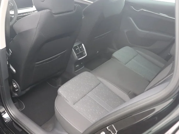 SKODA Octavia Combi (2024) — foto 18 van 33