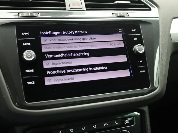 VOLKSWAGEN Tiguan (2020) — foto 3 van 25