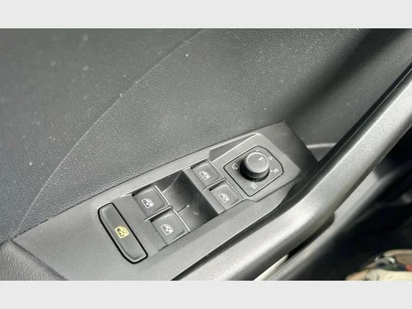 Volkswagen T-Cross (2023) — foto 11 van 26