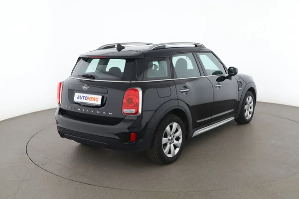 MINI Countryman (2019) — foto 12 van 16