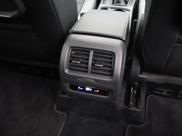 VOLKSWAGEN Touran (2025) — foto 13 van 31