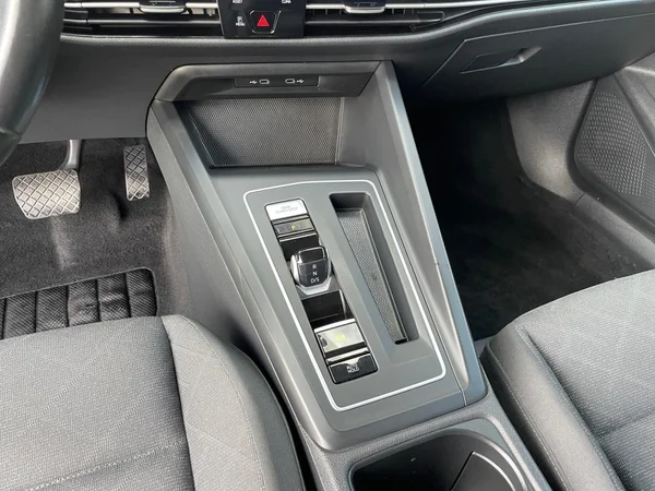 VOLKSWAGEN Golf VIII (2021) — foto 2 van 20
