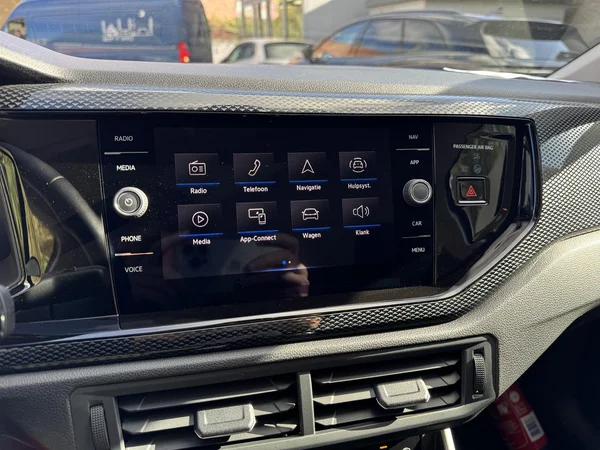 VOLKSWAGEN Polo (2023) — foto 2 van 16