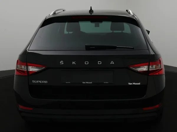 Škoda Superb (2024) — foto 9 van 29