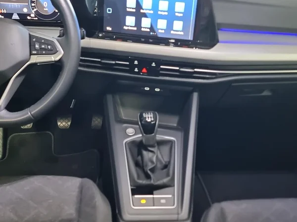 VOLKSWAGEN Golf VIII SW (2023) — foto 4 van 23