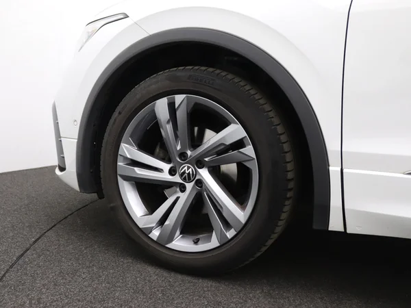VOLKSWAGEN Tiguan (2022) — foto 7 van 26