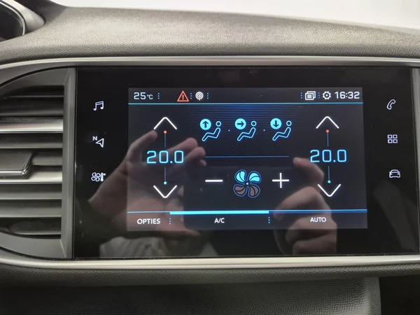Peugeot 308 (2021) — foto 10 van 24