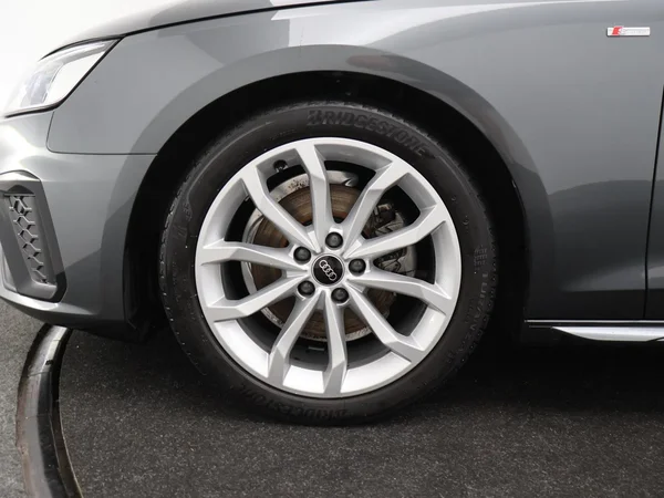 AUDI A4 Avant (2023) — foto 8 van 26