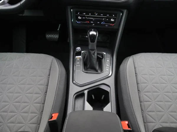 Volkswagen Tiguan (2024) — foto 10 van 28