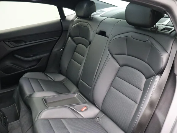 Porsche Taycan (2022) — foto 18 van 38