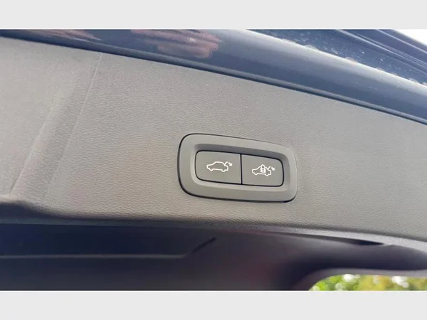 Volvo XC40 (2020) — foto 17 van 27