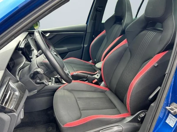 SKODA Kamiq (2021) — foto 2 van 32