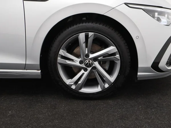VOLKSWAGEN Golf VIII SW (2024) — foto 27 van 31
