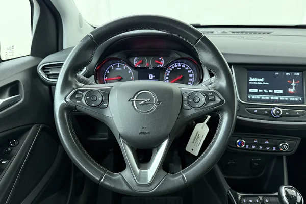 Opel Crossland (2022) — foto 2 van 23