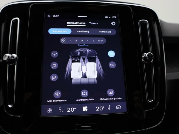 Volvo XC40 (2023) — foto 11 van 45