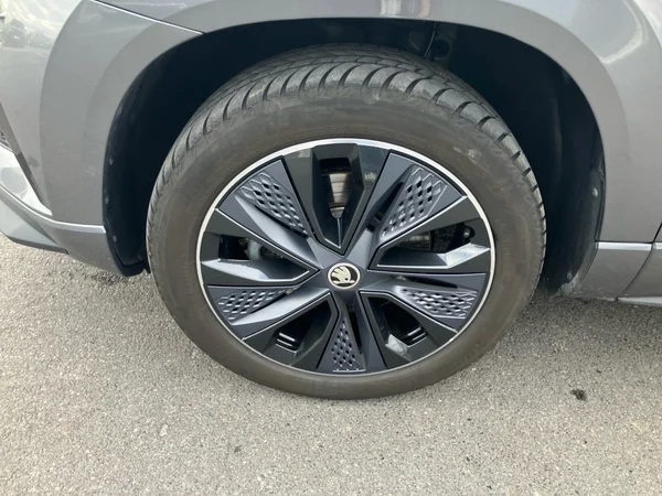 SKODA Karoq (2023) — foto 8 van 25