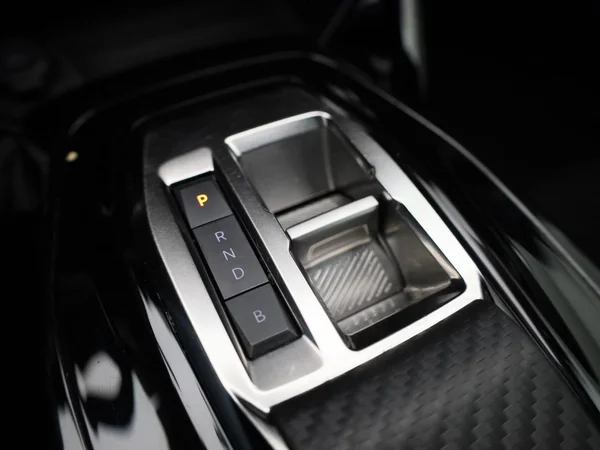 Peugeot e-2008 (2023) — foto 19 van 43