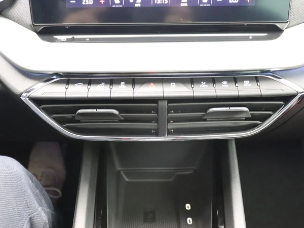 SKODA Octavia Combi (2025) — foto 9 van 27