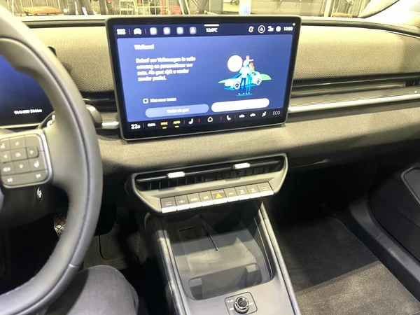 VOLKSWAGEN ID.Polo (2026) — foto 3 van 23