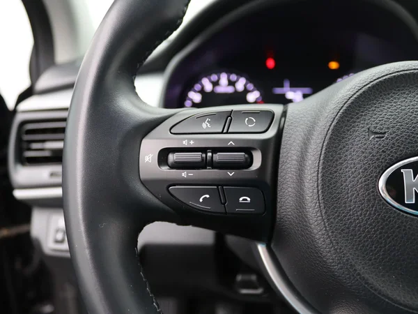 Kia Stonic (2018) — foto 6 van 19