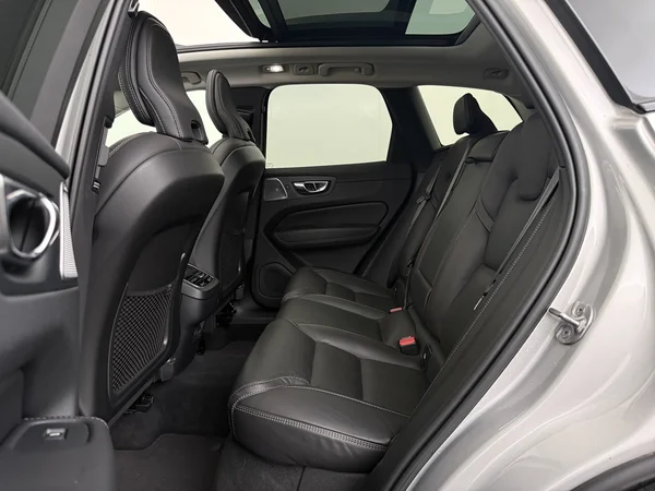 VOLVO XC60 (2022) — foto 5 van 32