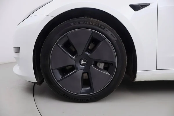 Tesla Model 3 (2023) — foto 2 van 83