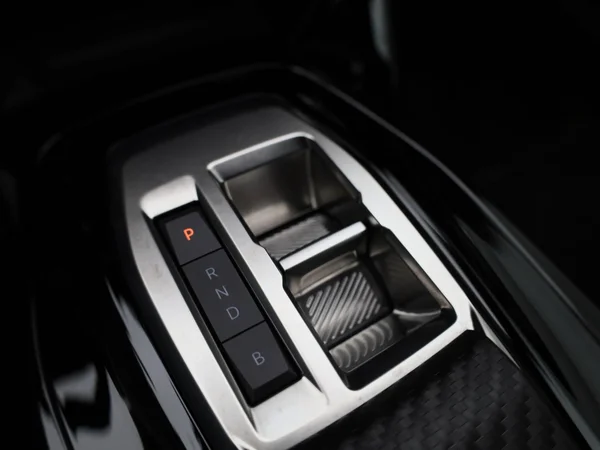 Peugeot e-208 (2023) — foto 19 van 50