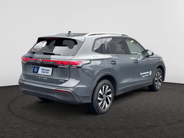 VOLKSWAGEN Tiguan (2025) — foto 6 van 24