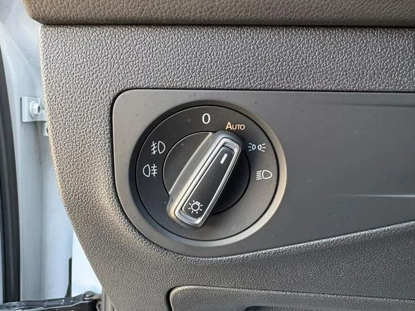 VOLKSWAGEN Tiguan (2018) — foto 13 van 20