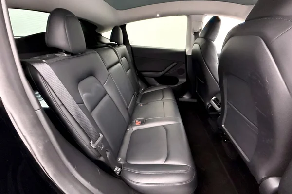 Tesla Model 3 (2023) — foto 2 van 30