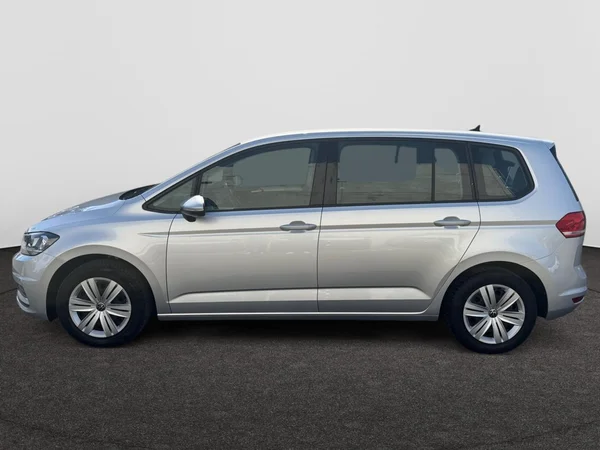 VOLKSWAGEN Touran (2021) — foto 12 van 21
