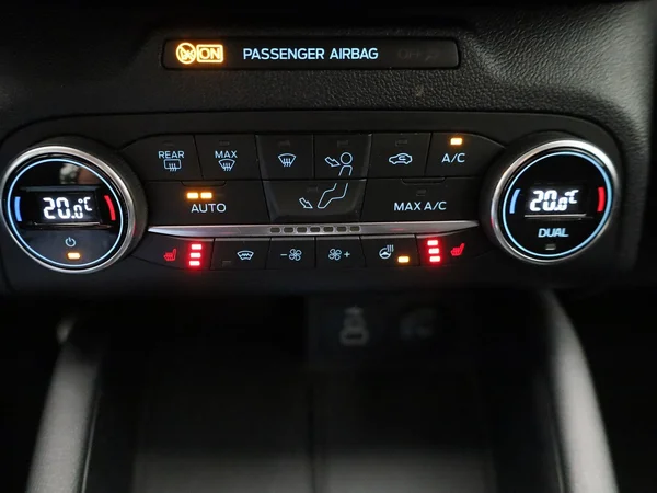 Ford Kuga (2022) — foto 13 van 41