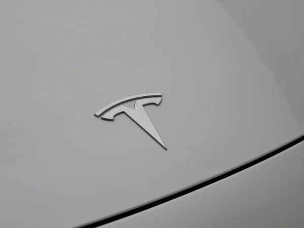 Tesla Model 3 (2022) — foto 28 van 40
