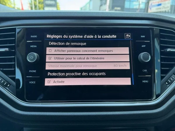 VOLKSWAGEN T-Roc (2019) — foto 19 van 30
