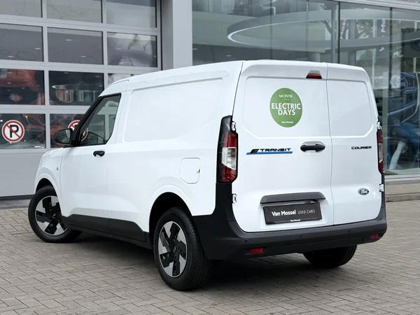 Ford Transit Courier (2025) — foto 32 van 35