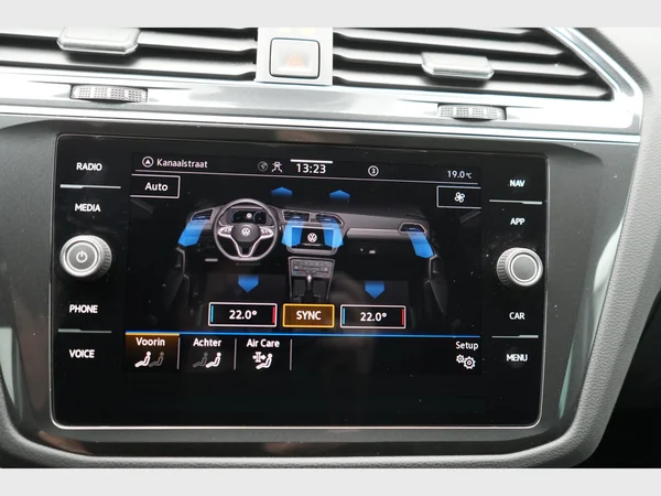 VOLKSWAGEN Tiguan (2021) — foto 16 van 29