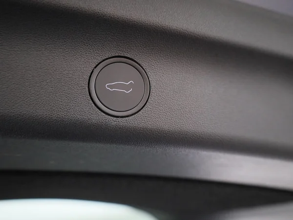Tesla Model Y (2023) — foto 4 van 41