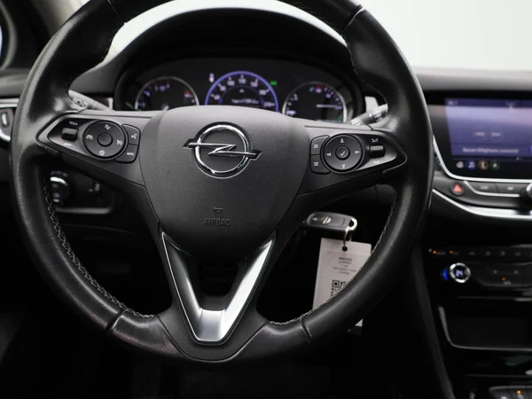 Opel Astra (2021) — foto 36 van 38