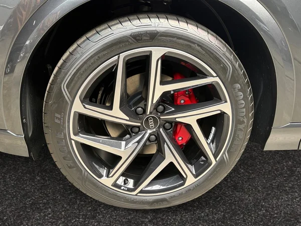 AUDI Q6 e-tron (2026) — foto 17 van 24